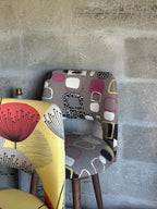 Chaise grise à motifs rétro
