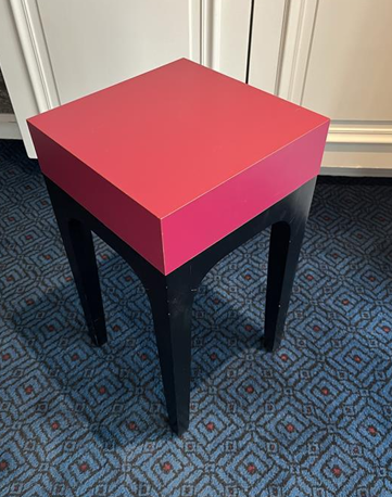 Table de Chevet Design Rose & Noir