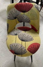Chaise d’appoint à motifs graphiques