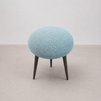 Tabouret bleu clair texturé