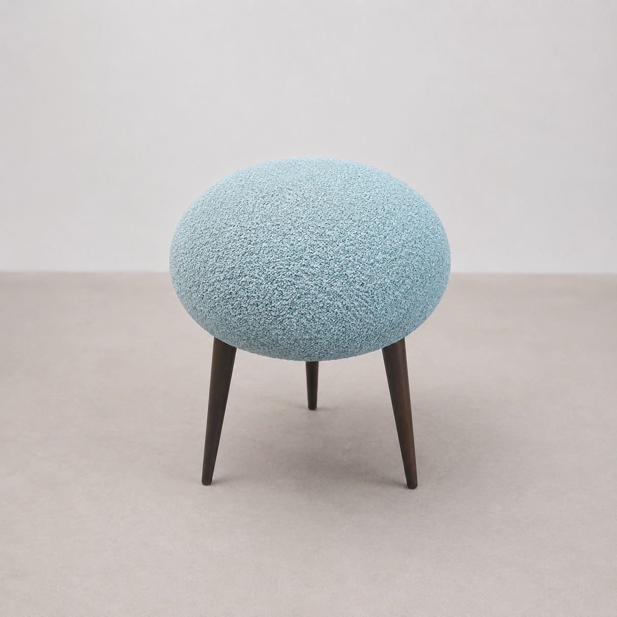 Tabouret bleu clair texturé