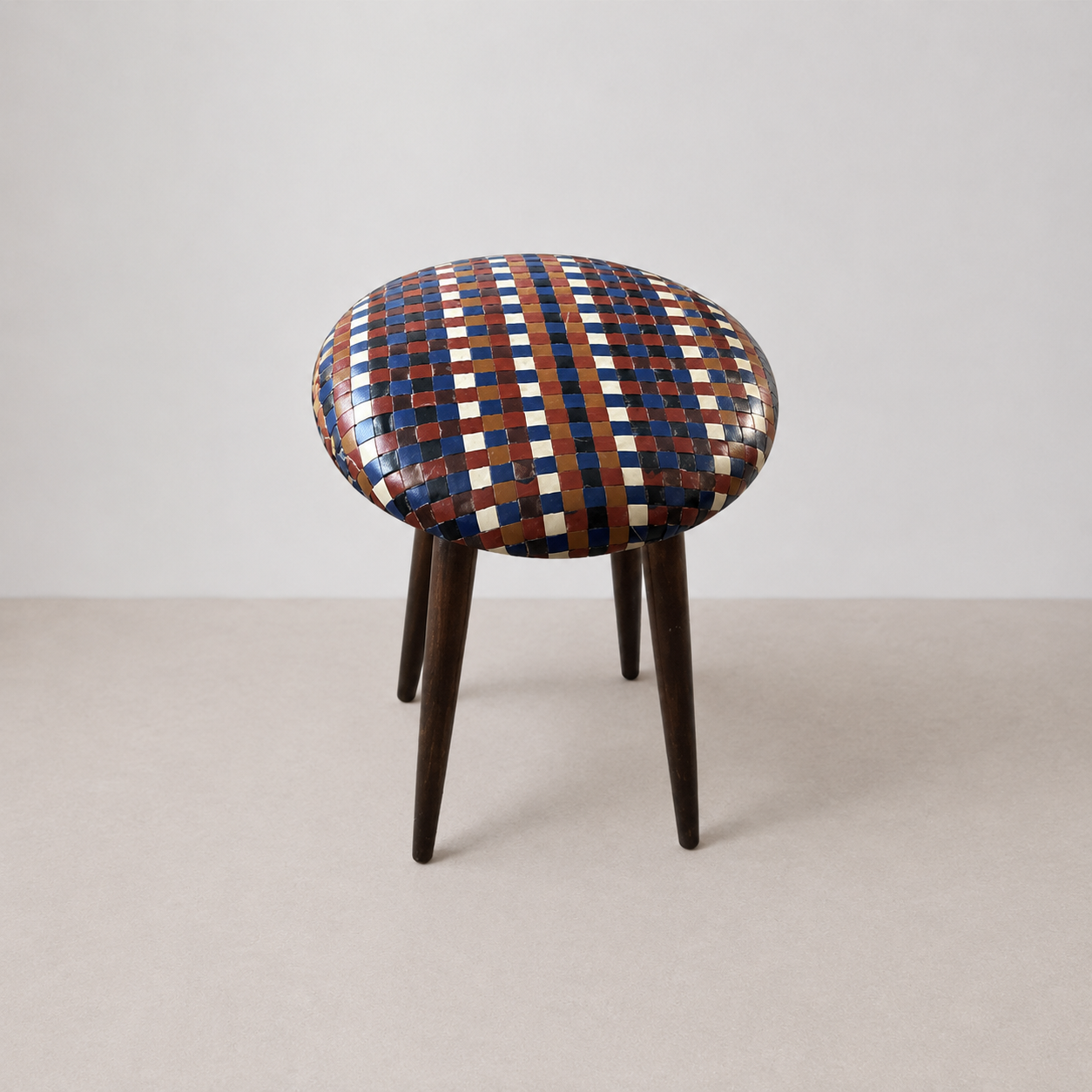 Tabouret tressé multicolore