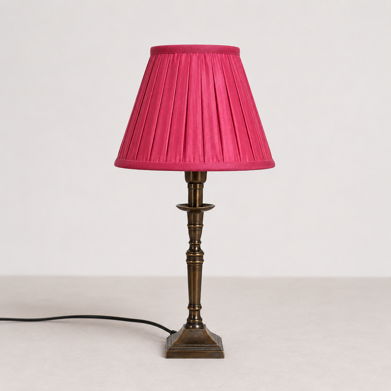 Lampe vintage à abat-jour plissé rose
