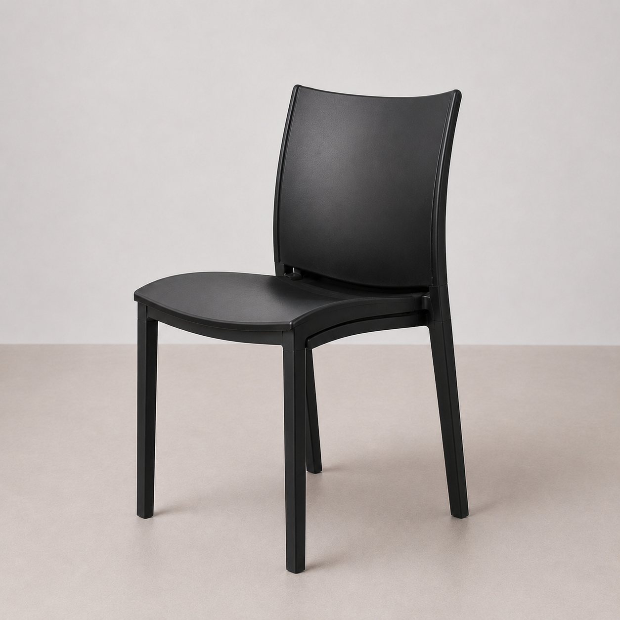 Chaise Noire Empilable Design