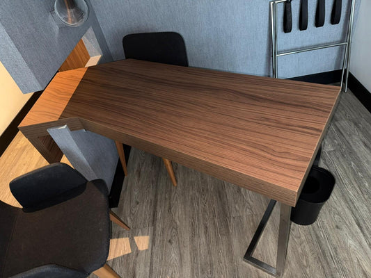 Mesa de escritorio en L