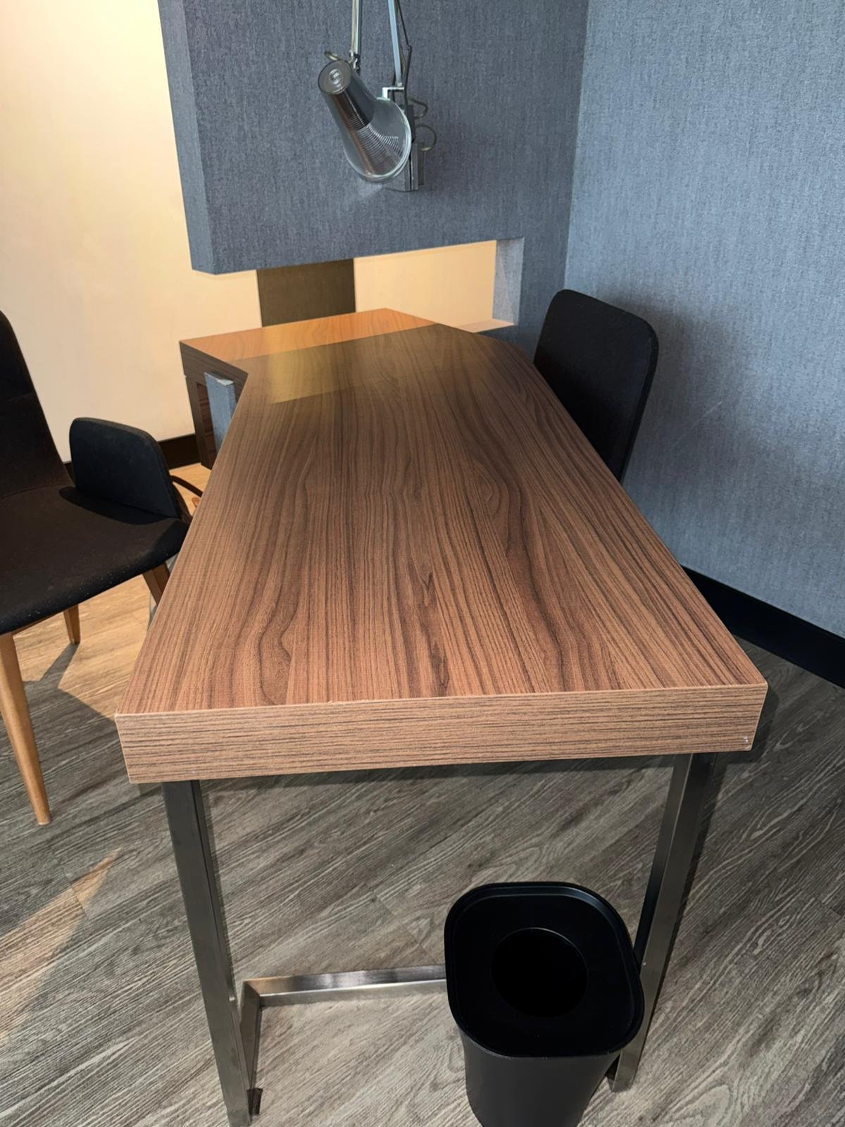 Mesa de escritorio en L