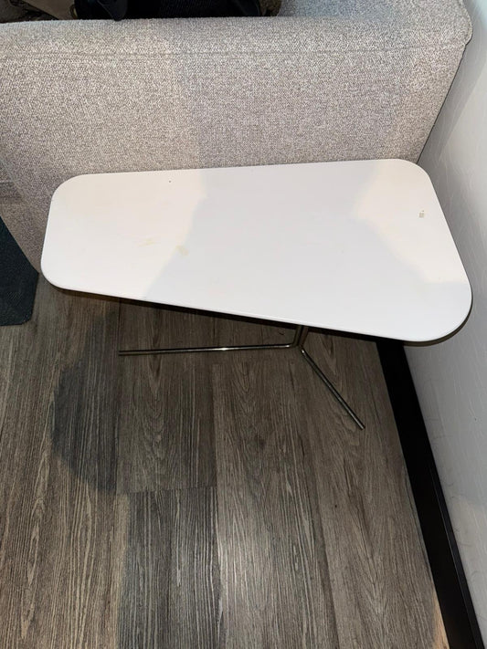 Mesa auxiliar blanca