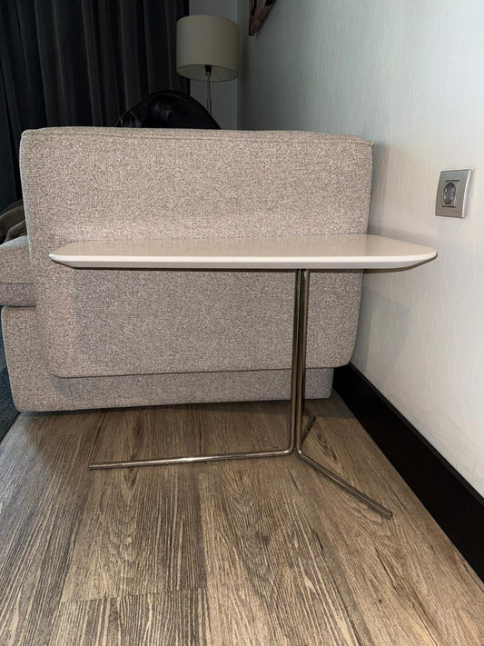 Mesa auxiliar blanca