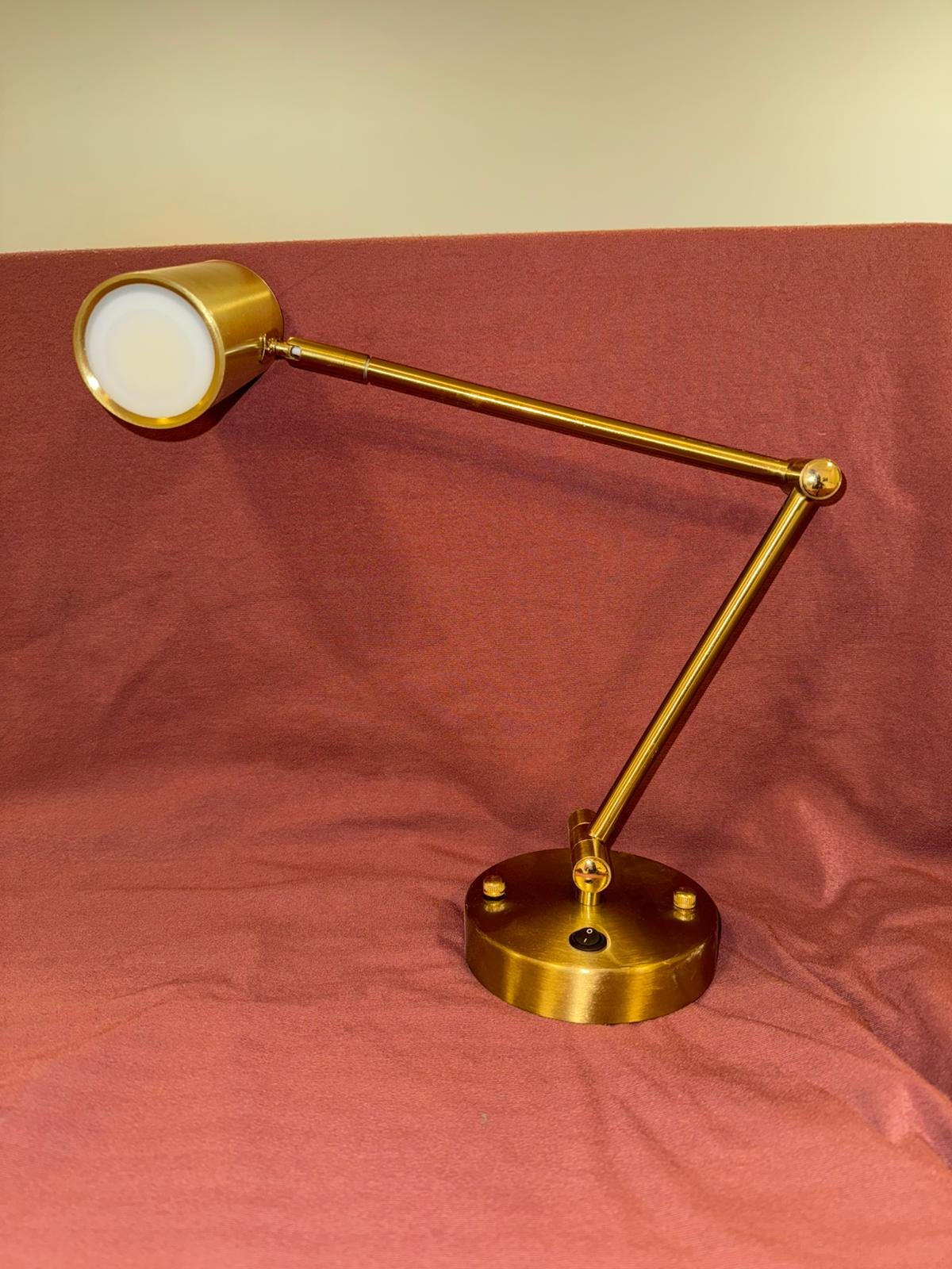 Aplique Dorado largo Alve iluminaria