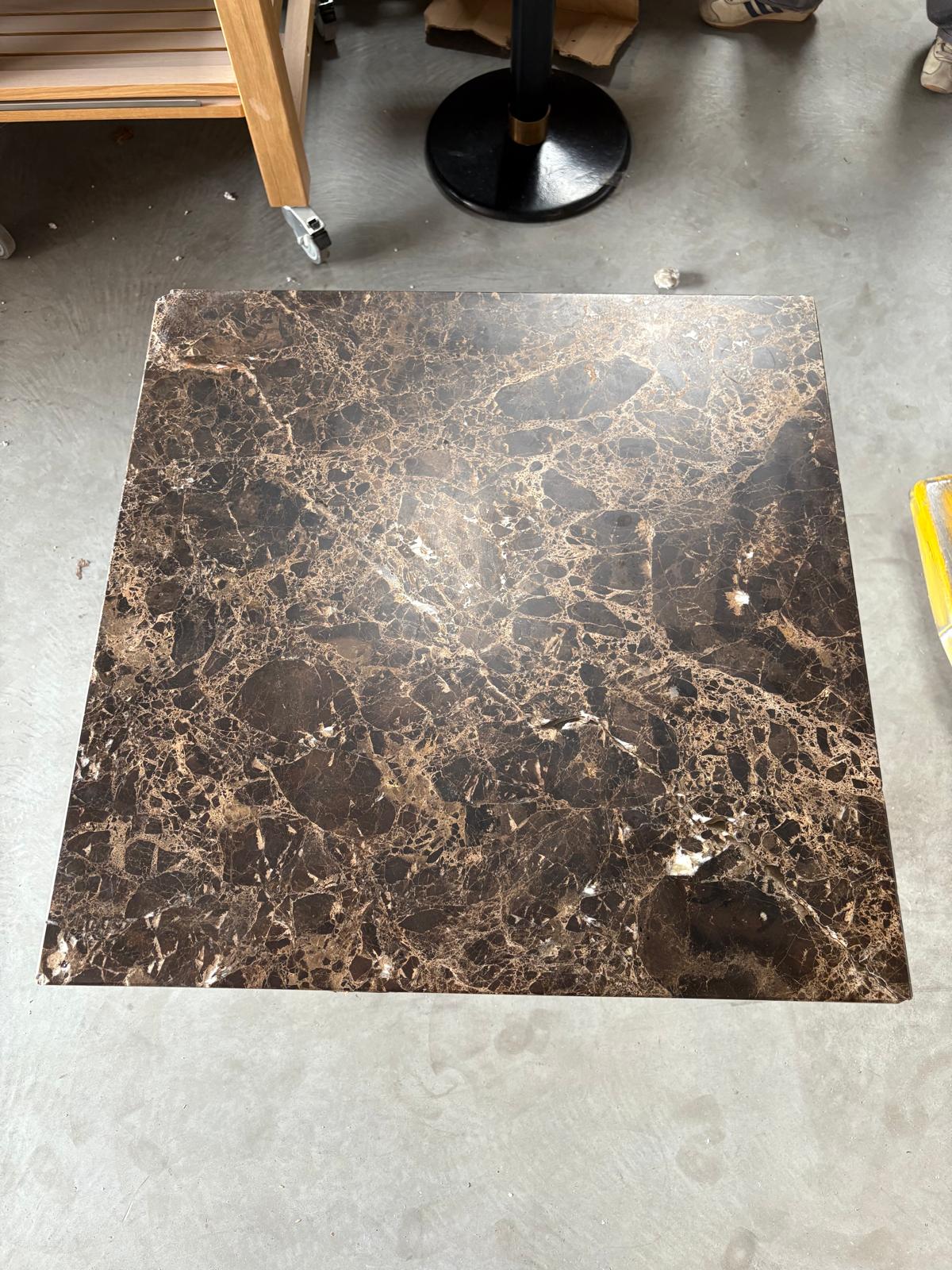 Table Bistrot en Marbre Brun