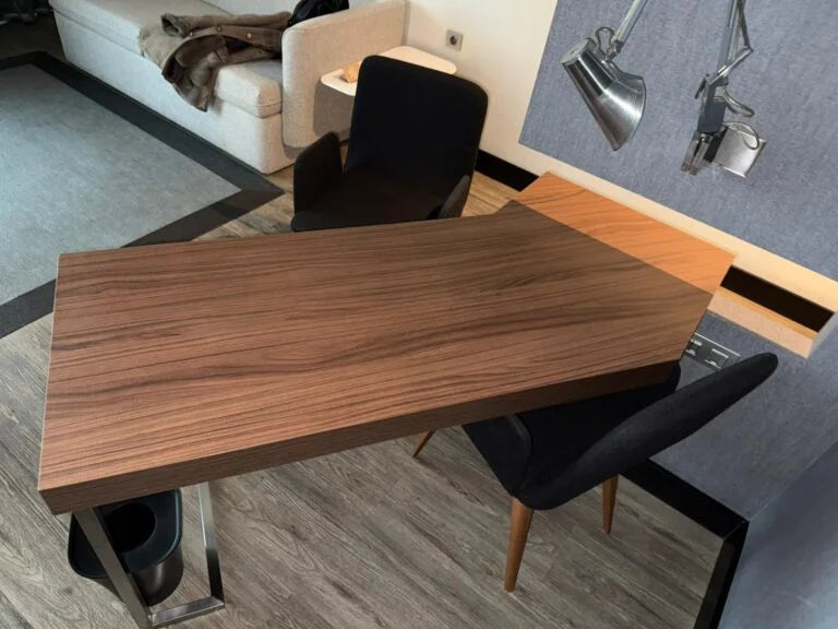 Mesa de escritorio en L